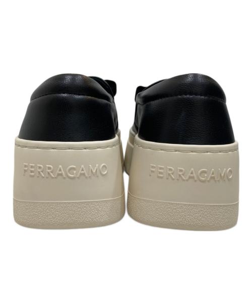 Salvatore Ferragamo（サルヴァトーレ フェラガモ）Salvatore Ferragamo (サルヴァトーレ フェラガモ) ヴァラリボン スリッポン ブラック サイズ:6の古着・服飾アイテム