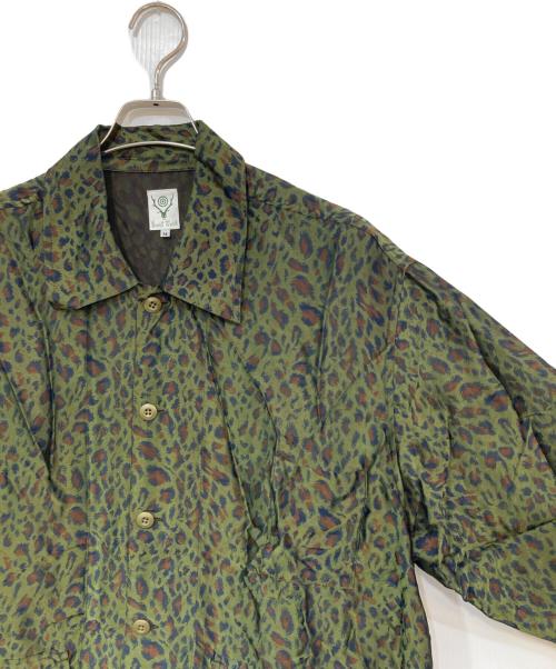 South2 West8（サウスツー ウエストエイト）south2 west8 (サウスツー ウエストエイト) 総柄シャツ カーキ サイズ:Mの古着・服飾アイテム