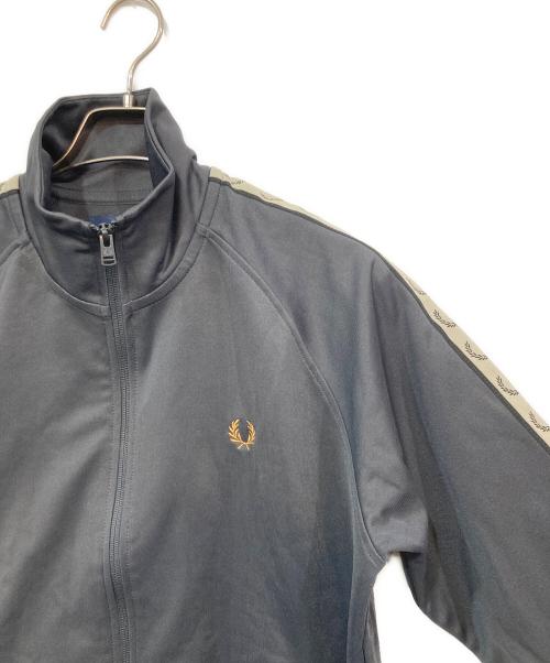 FRED PERRY（フレッドペリー）FRED PERRY (フレッドペリー) Contrast Tape Track Jacket/コントラストテープトラックジャケット グレー サイズ:SIZE Mの古着・服飾アイテム