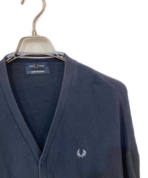 FRED PERRY（フレッドペリー）FRED PERRY (フレッドペリー) BEAMS (ビームス) 別注 ロゴカーデ ネイビー サイズ:SIZE Mの古着・服飾アイテム