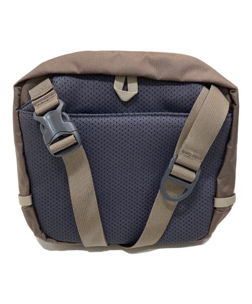 MYSTERY RANCH（ミステリーランチ）MYSTERY RANCH (ミステリーランチ) DISTRICT 4 ショルダーバッグ ベージュの古着・服飾アイテム