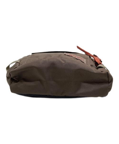 MYSTERY RANCH（ミステリーランチ）MYSTERY RANCH (ミステリーランチ) DISTRICT 4 ショルダーバッグ ベージュの古着・服飾アイテム