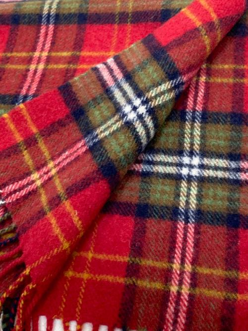 JOHNSTONS OF ELGIN（ジョンストンズオブエルガン）JOHNSTONS OF ELGIN (ジョンストンズオブエルガン) マフラー レッドの古着・服飾アイテム