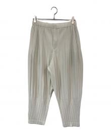 HOMME PLISSE ISSEY MIYAKE（オム プリッセ イッセイ ミヤケ）の古着「プリーツテーパードパンツ」｜アイボリー