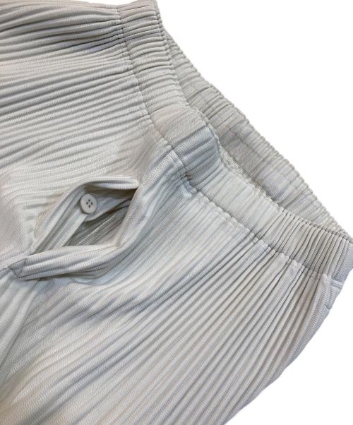 HOMME PLISSE ISSEY MIYAKE（オム プリッセ イッセイ ミヤケ）HOMME PLISSE ISSEY MIYAKE (オム プリッセ イッセイ ミヤケ) プリーツテーパードパンツ アイボリー サイズ:SIZE 2の古着・服飾アイテム