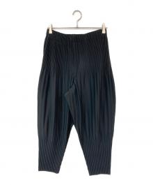 HOMME PLISSE ISSEY MIYAKE（オム プリッセ イッセイ ミヤケ）の古着「プリーツテーパードパンツ」｜ブラック