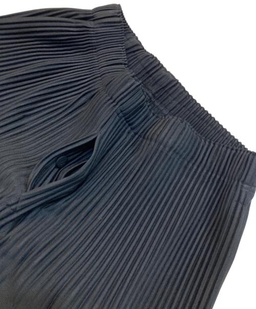 HOMME PLISSE ISSEY MIYAKE（オム プリッセ イッセイ ミヤケ）HOMME PLISSE ISSEY MIYAKE (オム プリッセ イッセイ ミヤケ) プリーツテーパードパンツ ブラック サイズ:SIZE 2の古着・服飾アイテム
