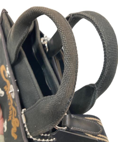 COACH（コーチ）COACH (コーチ) PEANUTS (ピーナッツ) カーゴ トート バッグ 26・スヌーピー プリント ブラックの古着・服飾アイテム