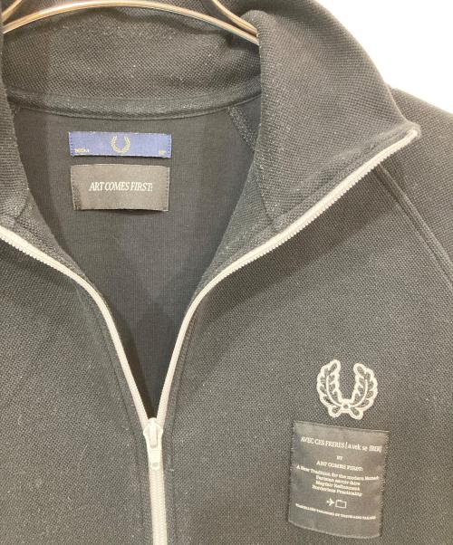 FRED PERRY（フレッドペリー）FRED PERRY (フレッドペリー) ART COMES FIRST (アートカムズファースト) コラボトラックジャケット ブラック サイズ:38の古着・服飾アイテム