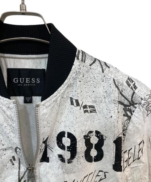 GUESS（ゲス）GUESS (ゲス) MA-1ジャケット ホワイト サイズ:XSの古着・服飾アイテム