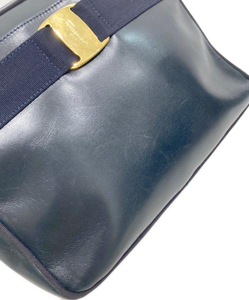 Salvatore Ferragamo（サルヴァトーレ フェラガモ）Salvatore Ferragamo (サルヴァトーレ フェラガモ) ヴァラリボンショルダーバッグ ネイビーの古着・服飾アイテム