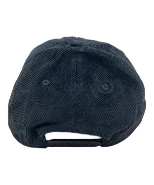 stussy（ステューシー）stussy (ステューシー) MID-DEPTH OLD ENGLISH SNAPBACK BLACK/ミッド デプス オールド イングリッシュ スナップバッグ ブラック ブラック サイズ:SIZE Freeの古着・服飾アイテム