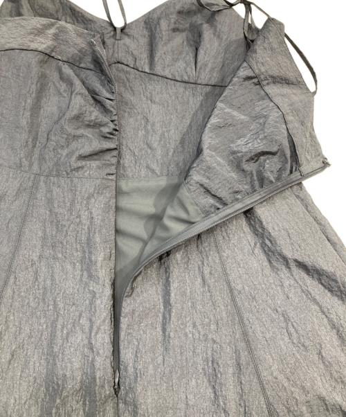 FRAY ID（フレイ アイディー）FRAY ID (フレイ アイディー) ブライトナイロンキャミワンピース グレー サイズ:SIZE 1 未使用品の古着・服飾アイテム