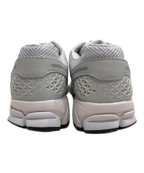 NIKE（ナイキ）NIKE (ナイキ) ズーム ボメロ 5 グレー サイズ:SIZE 27cmの古着・服飾アイテム