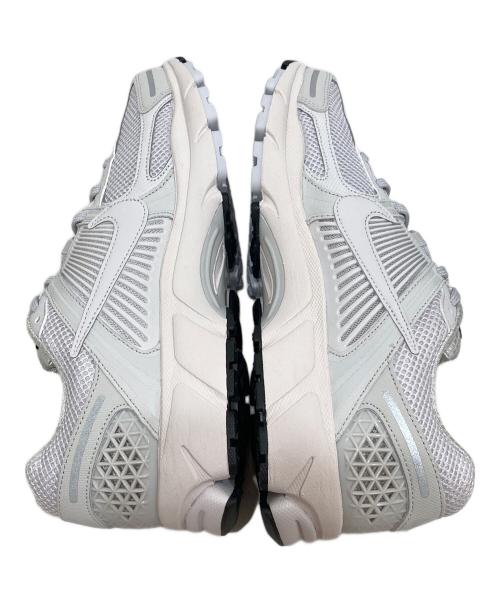 NIKE（ナイキ）NIKE (ナイキ) ズーム ボメロ 5 グレー サイズ:SIZE 27cmの古着・服飾アイテム