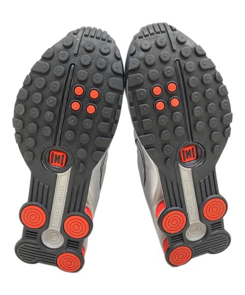 NIKE（ナイキ）NIKE (ナイキ) SHOX R4 METALLIC SILVER/METALLIC SILVER-BLACK/ショックス R4 メタリックシルバー/メタリックシルバー-ブラック グレー サイズ:SIZE 27.5cmの古着・服飾アイテム