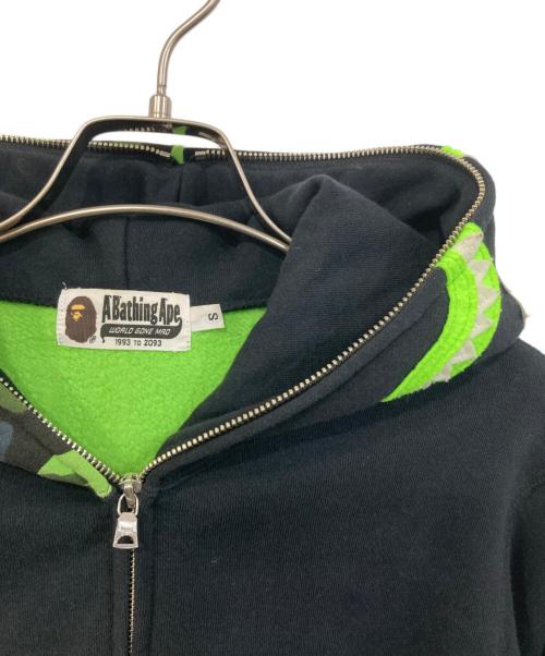 A BATHING APE（ア ベイシング エイプ）A BATHING APE (ア ベイシング エイプ) 1st camo neon ジップパーカー ブラック×グリーン サイズ:Sの古着・服飾アイテム