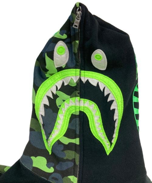 A BATHING APE（ア ベイシング エイプ）A BATHING APE (ア ベイシング エイプ) 1st camo neon ジップパーカー ブラック×グリーン サイズ:Sの古着・服飾アイテム