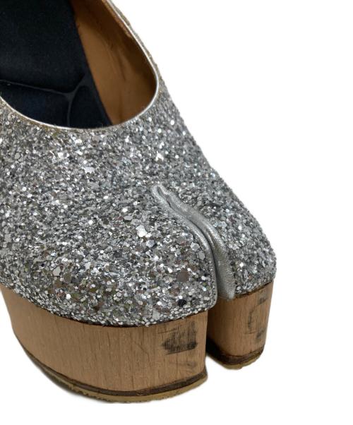 Maison Margiela（メゾンマルジェラ）Maison Margiela (メゾンマルジェラ) タビ グリッター プラットフォーム パンプス シルバー サイズ:SIZE 37の古着・服飾アイテム