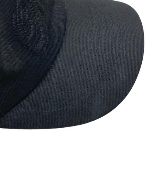 stussy（ステューシー）stussy (ステューシー) Waked Trucker Cursive Stritch Snap/ウェイクド トラッカー カーシブ ストリッチ スナップ ブラックの古着・服飾アイテム