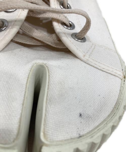 Maison Margiela（メゾンマルジェラ）Maison Margiela (メゾンマルジェラ) Destroy processing TABI SNEAKERS ホワイト サイズ:42の古着・服飾アイテム