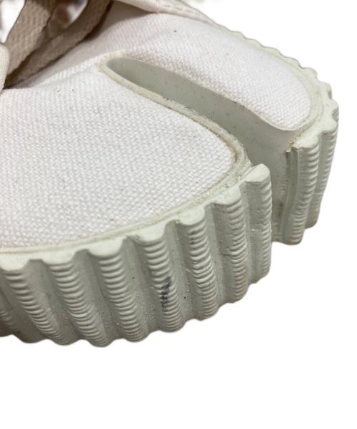 Maison Margiela（メゾンマルジェラ）Maison Margiela (メゾンマルジェラ) Destroy processing TABI SNEAKERS ホワイト サイズ:42の古着・服飾アイテム