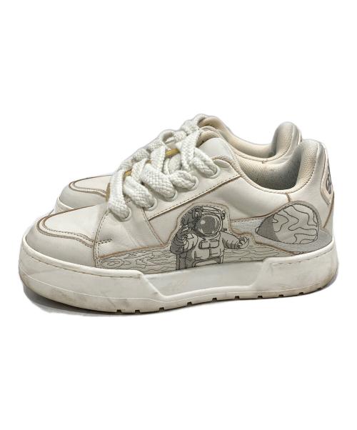 derschutze（デルシュッツ）derschutze (デルシュッツ) Astro Chunky Sneaker/アストロ チャンキー スニーカー ホワイト サイズ:SIZE US 6.5の古着・服飾アイテム