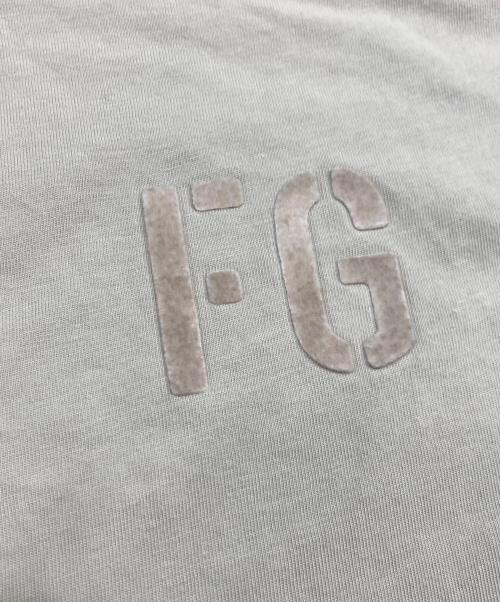 Fear Of God（フィア・オブ・ゴッド）FEAR OF GOD (フィア・オブ・ゴッド) FG LOGO TEE/エフジー ロゴティー カーキ サイズ:SIZE Mの古着・服飾アイテム