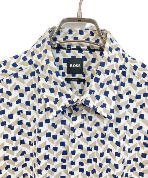 BOSS（ボス）BOSS (ボス) 総柄半袖シャツ ホワイト サイズ:SIZE Mの古着・服飾アイテム