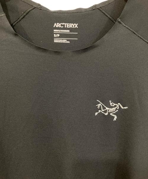 ARC'TERYX（アークテリクス）ARC'TERYX (アークテリクス) Norvan Downward Logo Short Sleeve ブラック サイズ:Sの古着・服飾アイテム