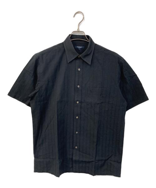BURBERRY LONDON（バーバリーロンドン）BURBERRY LONDON (バーバリーロンドン) オーバーサイズ胸ロゴS/Sシャツ ブラック サイズ:SIZE Mの古着・服飾アイテム