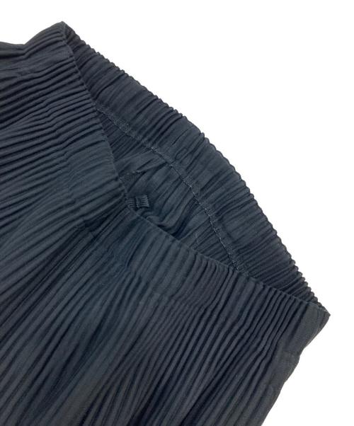 HOMME PLISSE ISSEY MIYAKE（オム プリッセ イッセイ ミヤケ）HOMME PLISSE ISSEY MIYAKE (オム プリッセ イッセイ ミヤケ) プリーツテーパードパンツ ブラック サイズ:SIZE 3の古着・服飾アイテム