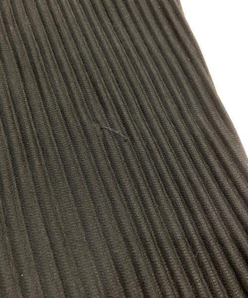 HOMME PLISSE ISSEY MIYAKE（オム プリッセ イッセイ ミヤケ）HOMME PLISSE ISSEY MIYAKE (オム プリッセ イッセイ ミヤケ) プリーツテーパードパンツ ブラック サイズ:SIZE 3の古着・服飾アイテム