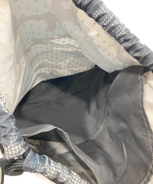 NIKE（ナイキ）NIKE (ナイキ) カモ柄ナップサック グリーンの古着・服飾アイテム