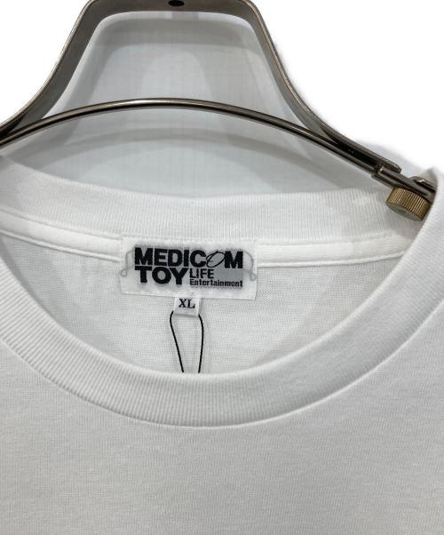 MEDICOM TOY LIFE ENTERTAINMENT（メディコムトイ・ライフエンターテイメント）MEDICOM TOY LIFE ENTERTAINMENT (メディコムトイ・ライフエンターテイメント) PHOTO MESSAGE TEE 01 ホワイト サイズ:XLの古着・服飾アイテム