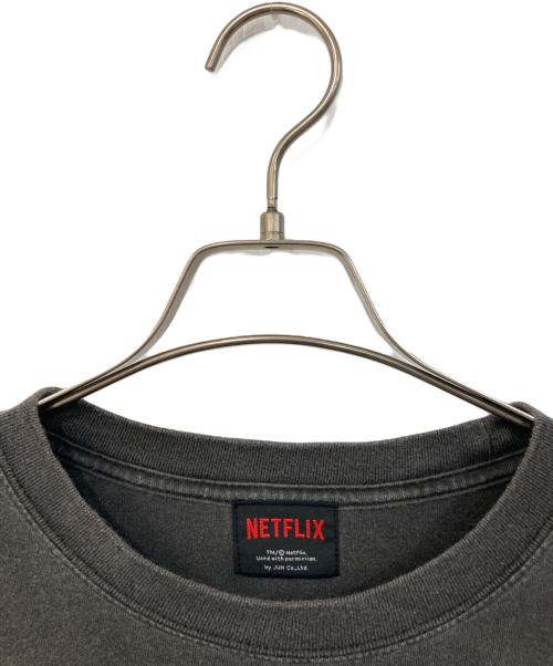 NETFLIX（ネットフリックス）NETFLIX JUN (ジュン) NETFLIX Swindlers Original Graphic S/S Tee/ネットフリックス スウィンドラーズ オリジナル グラフィック ショートスリーブ ティー グレー サイズ:SIZE XLの古着・服飾アイテム