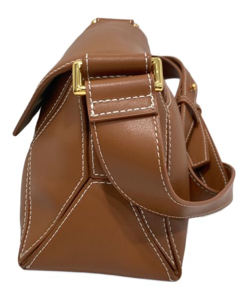 CHARLES & KEITH（チャールズアンドキース）CHARLES & KEITH (チャールズアンドキース) Nasrinショルダーバッグ ブラウンの古着・服飾アイテム