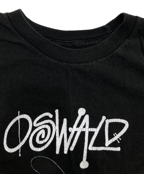 stussy（ステューシー）stussy (ステューシー) OSWALDプリントTシャツ/オズワルドプリントティーシャツ ブラック サイズ:SIZE XLの古着・服飾アイテム