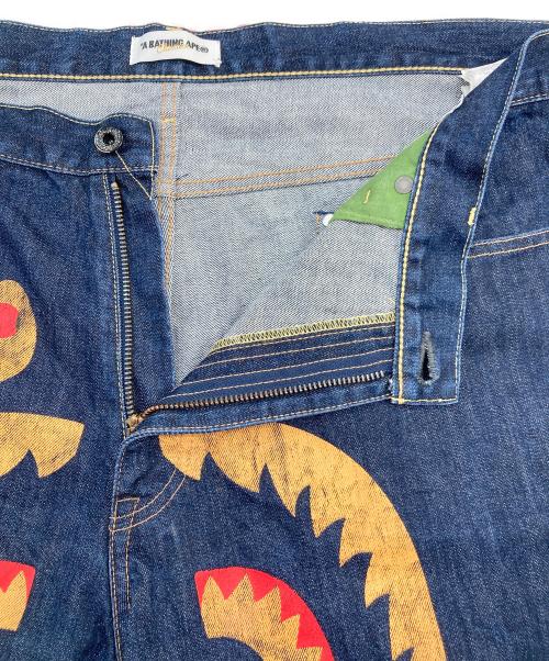 A BATHING APE（アベイシングエイプ）A BATHING APE (アベイシングエイプ) シャーク デニムハーフパンツ インディゴ サイズ:SIZE XXLの古着・服飾アイテム