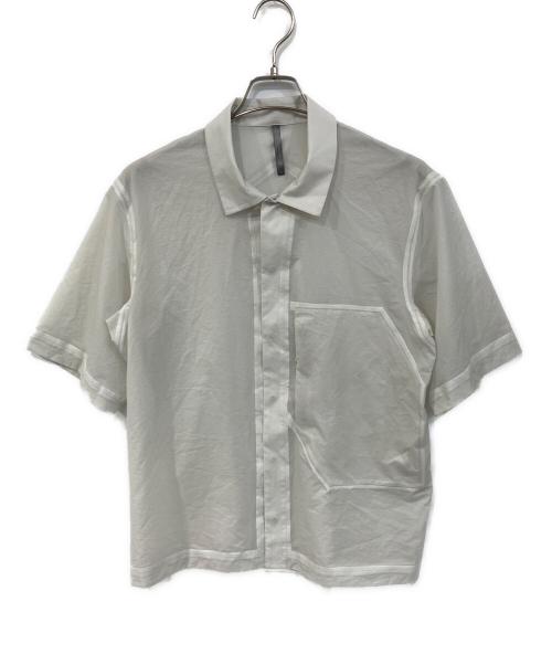 ARC'TERYX VEILANCE（アークテリクスヴェイランス）ARC'TERYX VEILANCE (アークテリクスヴェイランス) DEMLO SS SHIRT/デムロ　ショートスリーブシャツ ホワイト サイズ:SIZE Sの古着・服飾アイテム