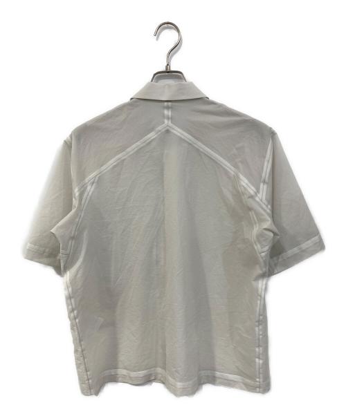 ARC'TERYX VEILANCE（アークテリクスヴェイランス）ARC'TERYX VEILANCE (アークテリクスヴェイランス) DEMLO SS SHIRT/デムロ　ショートスリーブシャツ ホワイト サイズ:SIZE Sの古着・服飾アイテム