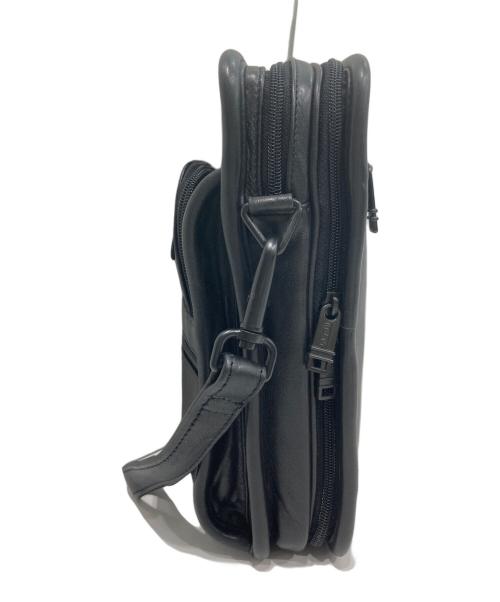 TUMI（トゥミ）TUMI (トゥミ) レザーショルダーバッグ ブラックの古着・服飾アイテム