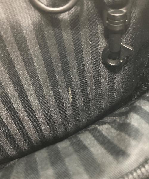 TUMI（トゥミ）TUMI (トゥミ) レザーショルダーバッグ ブラックの古着・服飾アイテム