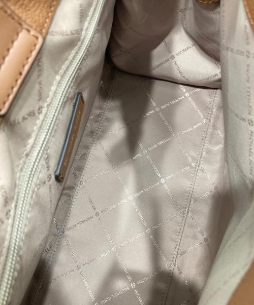 MICHAEL KORS（マイケルコース）MICHAEL KORS (マイケルコース) LANDON サッチェル ミディアム MKシグネチャーバッグ ブラウン×ベージュの古着・服飾アイテム