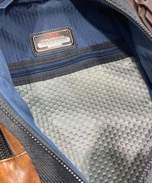 TUMI（トゥミ）TUMI (トゥミ) Alpha Bravo Leather Monterey Sling/アルファ ブラボー レザー モントレー スリング ブラウンの古着・服飾アイテム