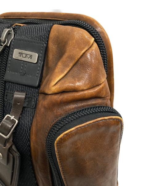 TUMI（トゥミ）TUMI (トゥミ) Alpha Bravo Leather Monterey Sling/アルファ ブラボー レザー モントレー スリング ブラウンの古着・服飾アイテム