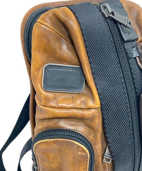 TUMI（トゥミ）TUMI (トゥミ) Alpha Bravo Leather Monterey Sling/アルファ ブラボー レザー モントレー スリング ブラウンの古着・服飾アイテム