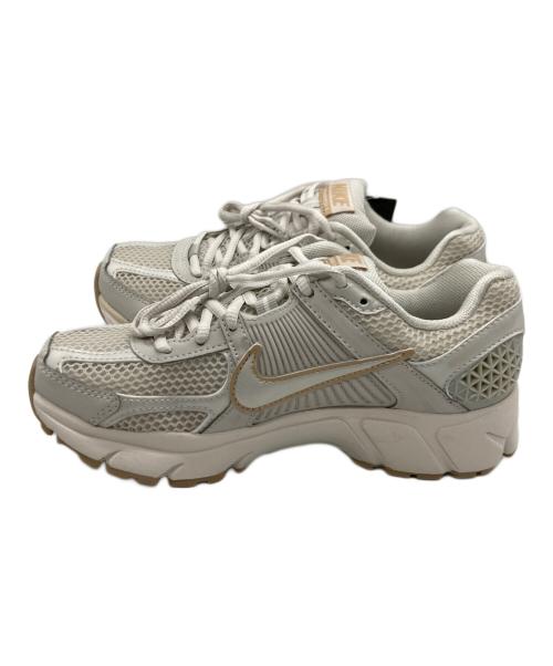 NIKE（ナイキ）NIKE (ナイキ) ズーム ボメロ 5 ホワイト サイズ:23.5cm 未使用品の古着・服飾アイテム