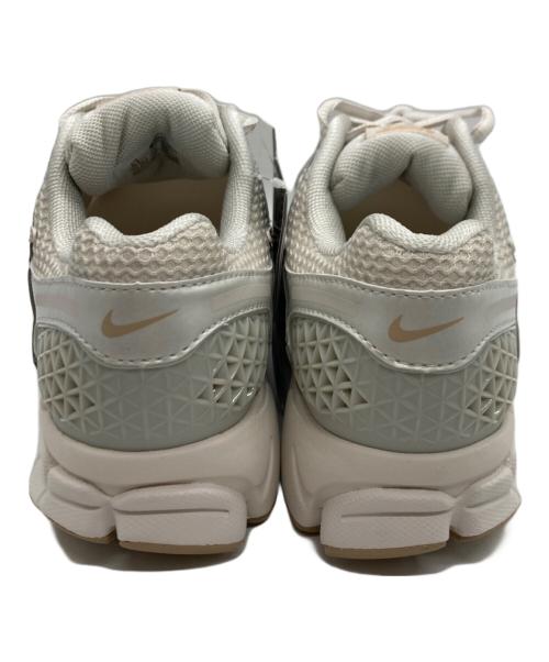 NIKE（ナイキ）NIKE (ナイキ) ズーム ボメロ 5 ホワイト サイズ:23.5cm 未使用品の古着・服飾アイテム
