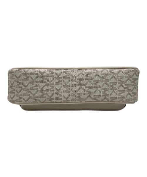 MICHAEL KORS（マイケルコース）MICHAEL KORS (マイケルコース) JET SET TRAVEL フラップ クロスボディ ウィズ テックアタッチ アイボリーの古着・服飾アイテム